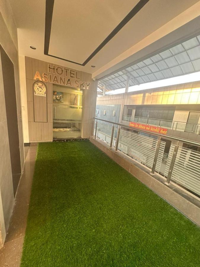 Hotel Asiana Sky Motera Ahmedabad Esterno foto