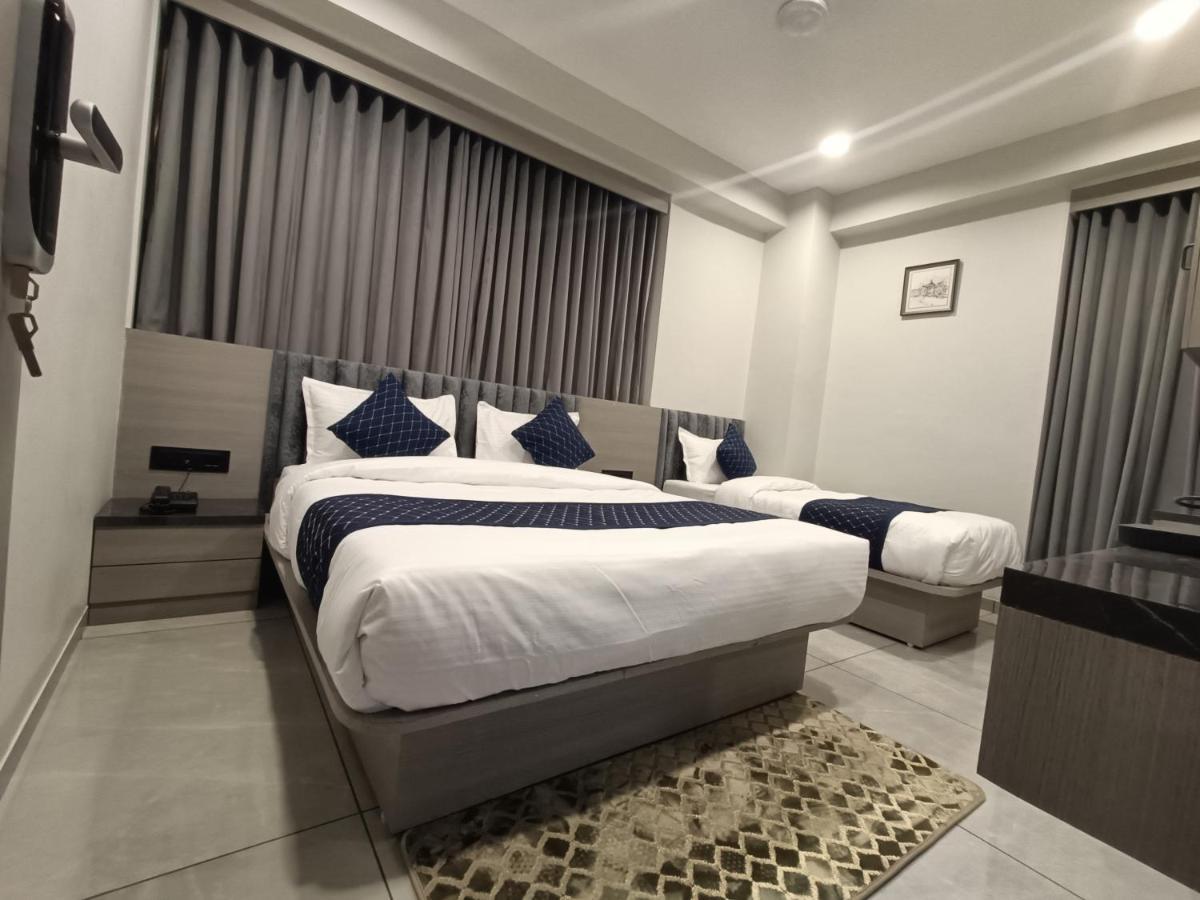 Hotel Asiana Sky Motera Ahmedabad Esterno foto