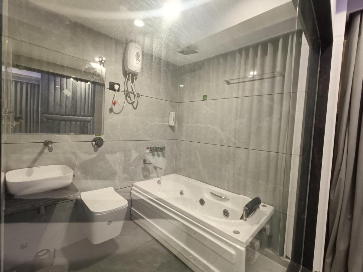 Hotel Asiana Sky Motera Ahmedabad Esterno foto