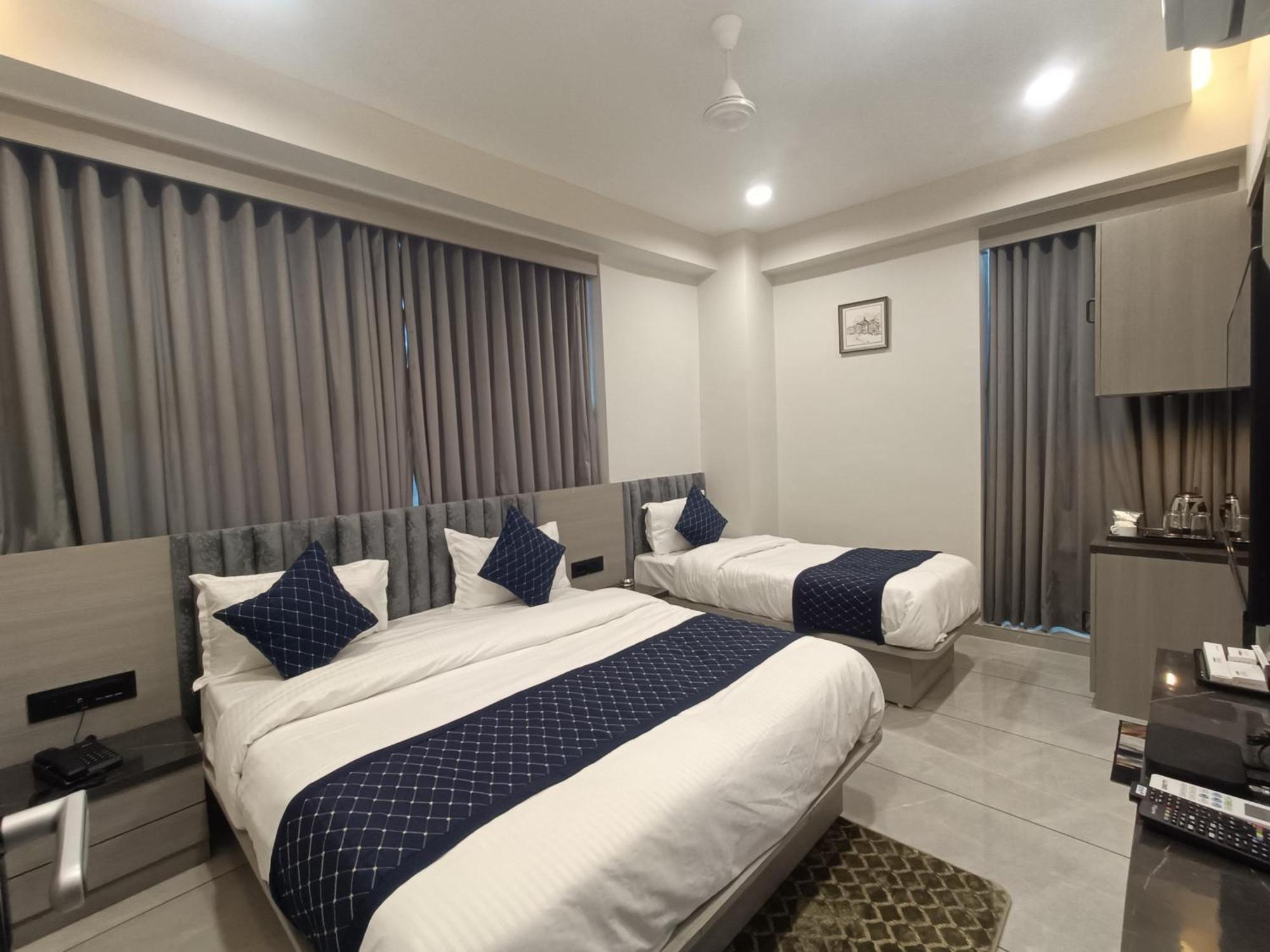 Hotel Asiana Sky Motera Ahmedabad Esterno foto