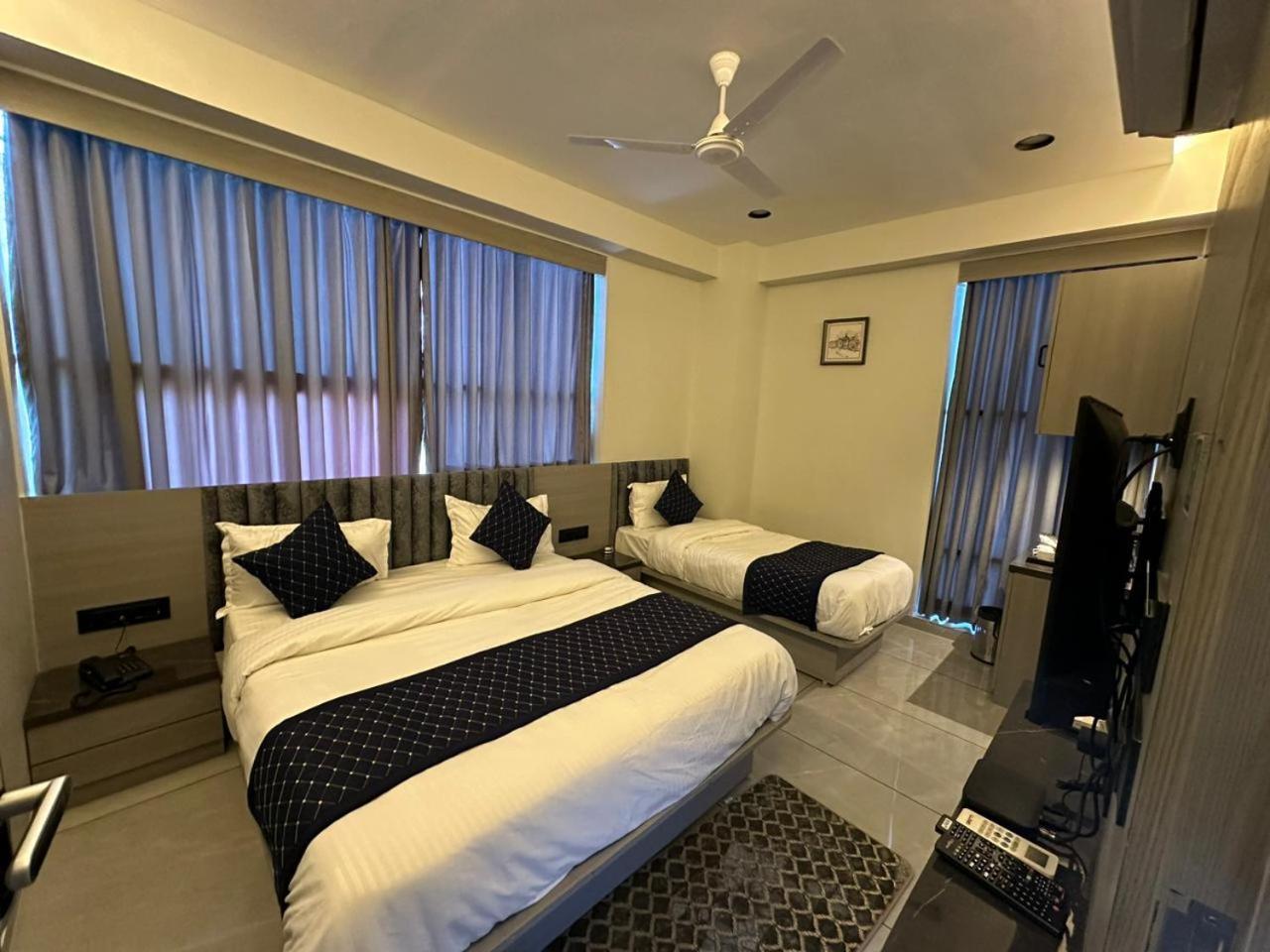 Hotel Asiana Sky Motera Ahmedabad Esterno foto