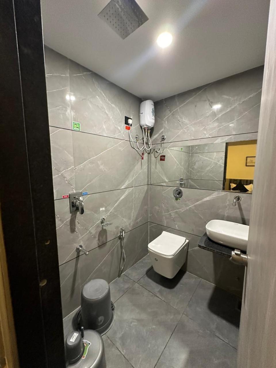 Hotel Asiana Sky Motera Ahmedabad Esterno foto